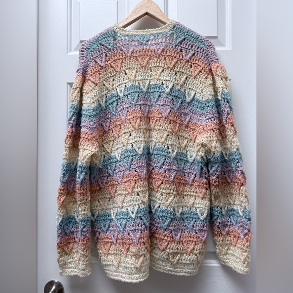 Hand crocheted cardigan - Picture 4 of 7